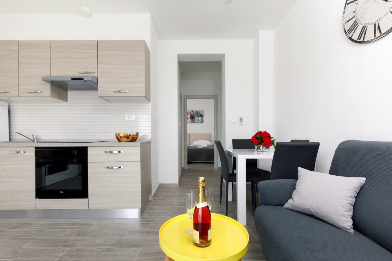 Apartments Lusani Split Kültér fotó